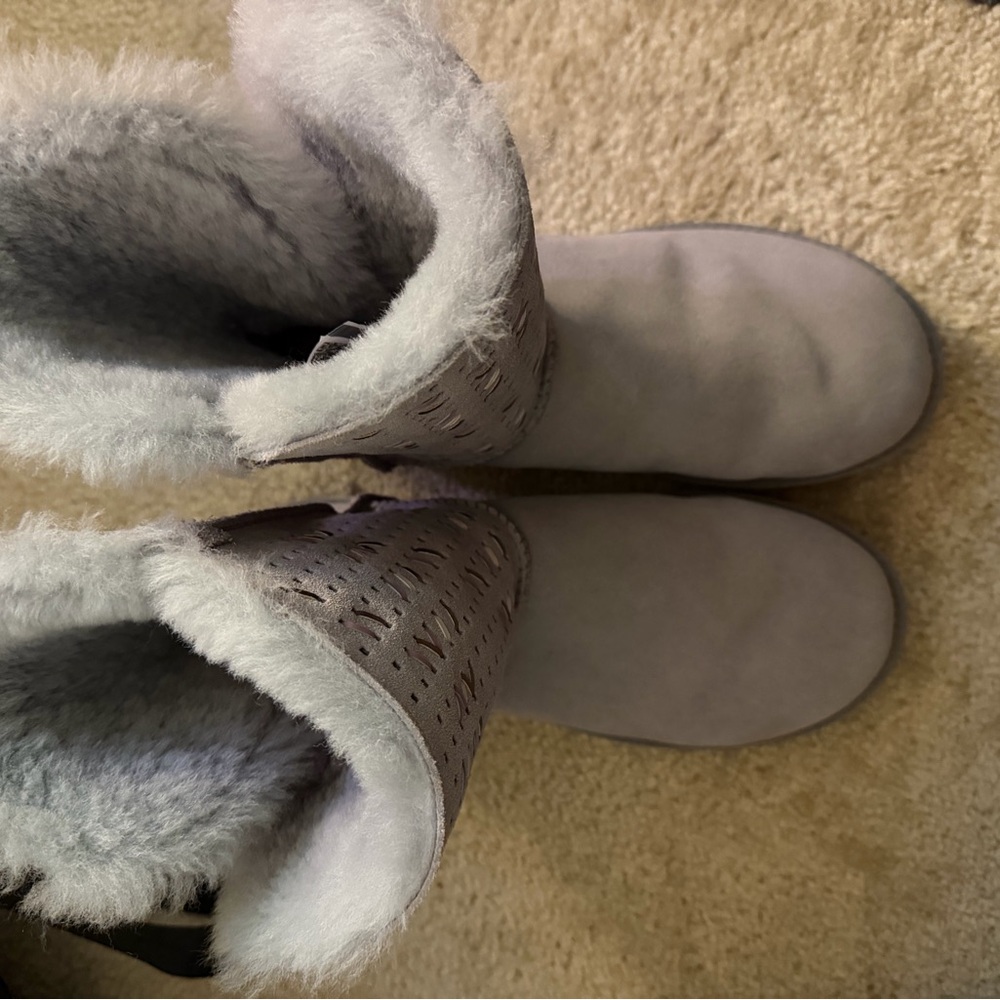 Ugg Light Gray Plush Lined Boot Interior - image 6